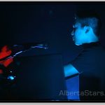 Different Color Light on Keyboardist and on Singer