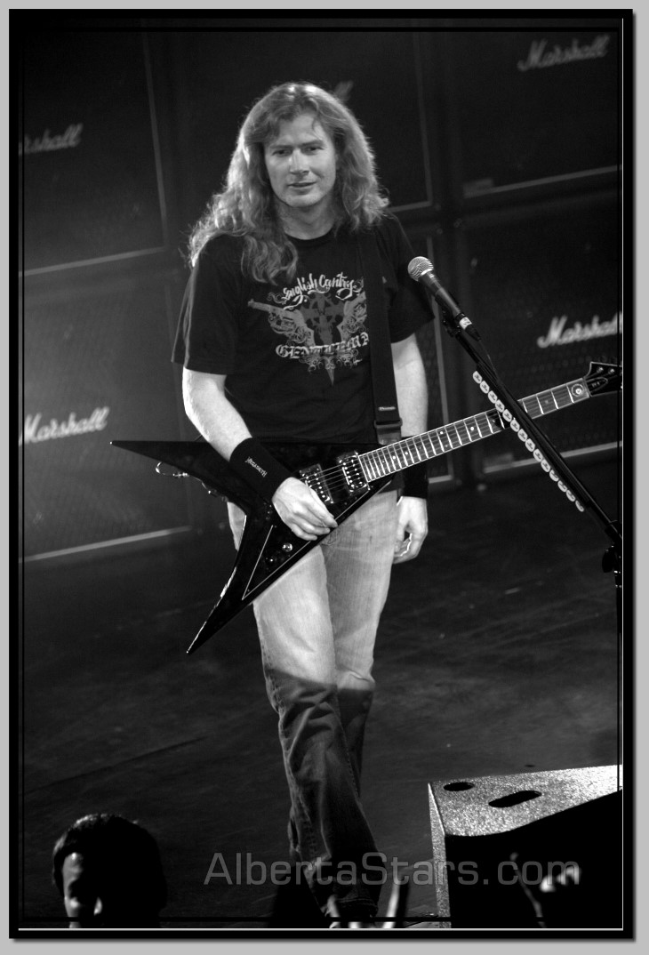 Davu Mustaine Taking Moment to Look at His Fans