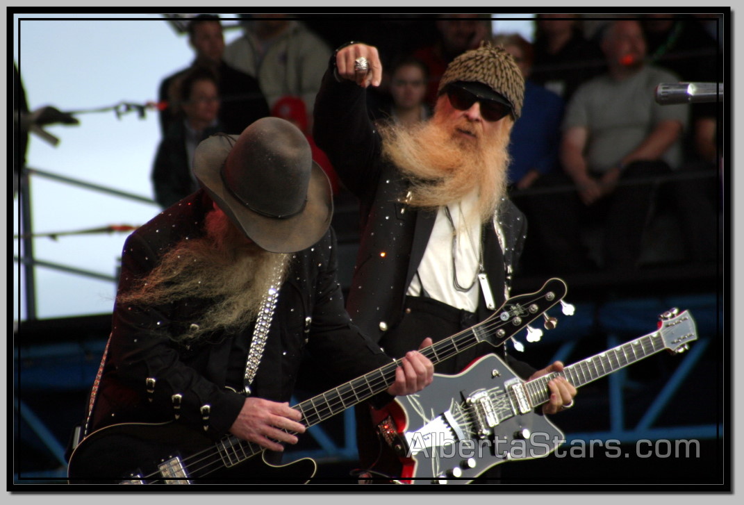Billy Gibbons Points at Dusty Hill During Bass Solo